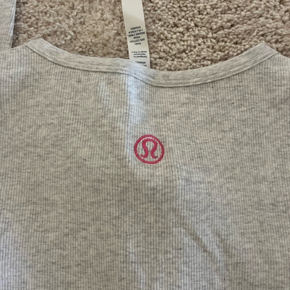 Lululemon top - Picture 4 of 4